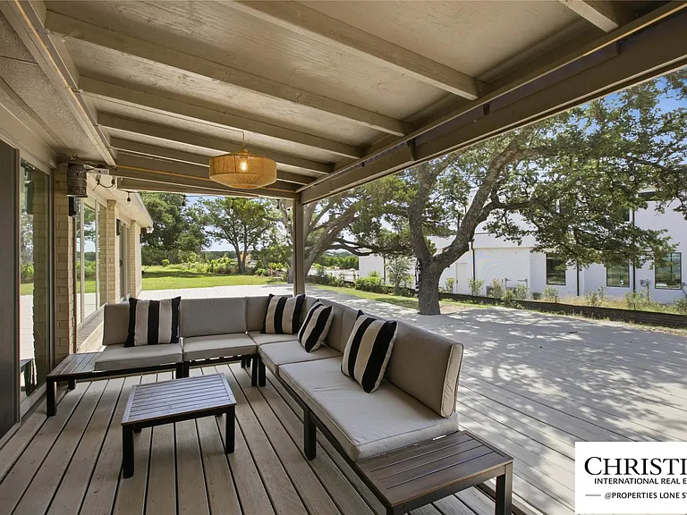 8901 Grandview Dr — Photo 36