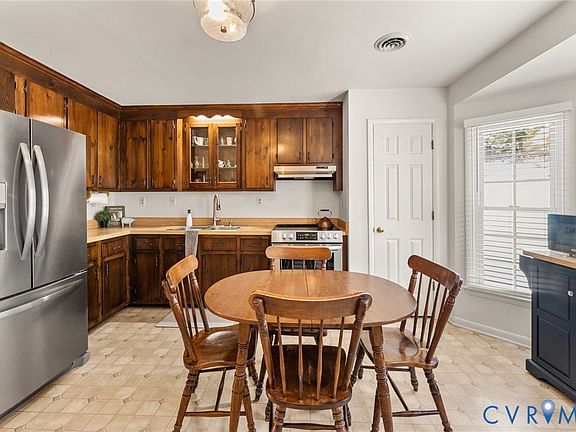 4th image of 8719 Firethorne Ln