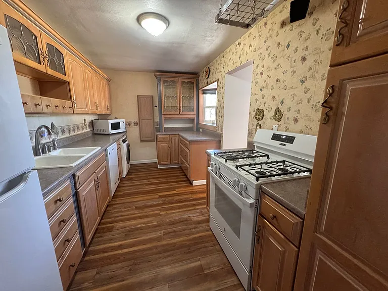1205 Saint St NE — Photo 4