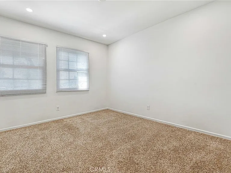 10352 Hayvenhurst Ave — Photo 11