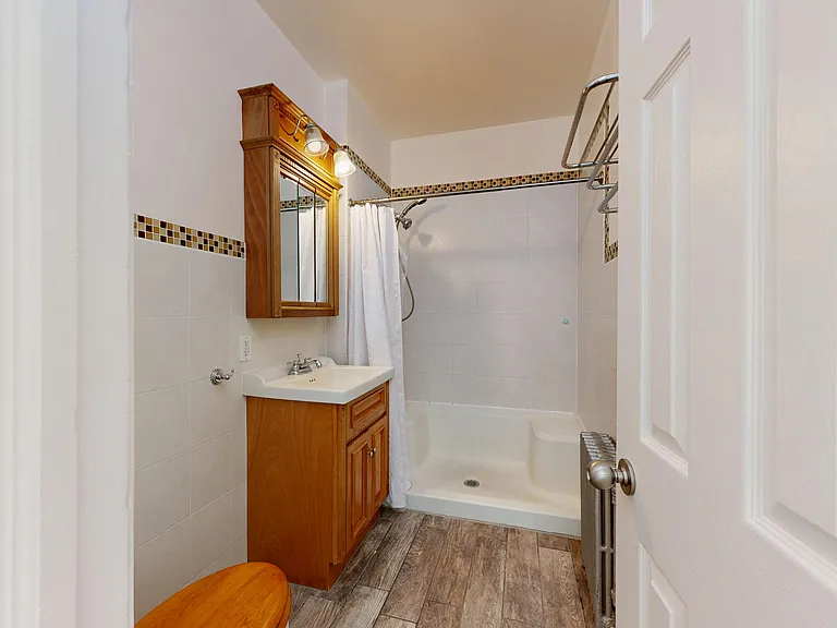 1941 Gates Ave #2R — Photo 12