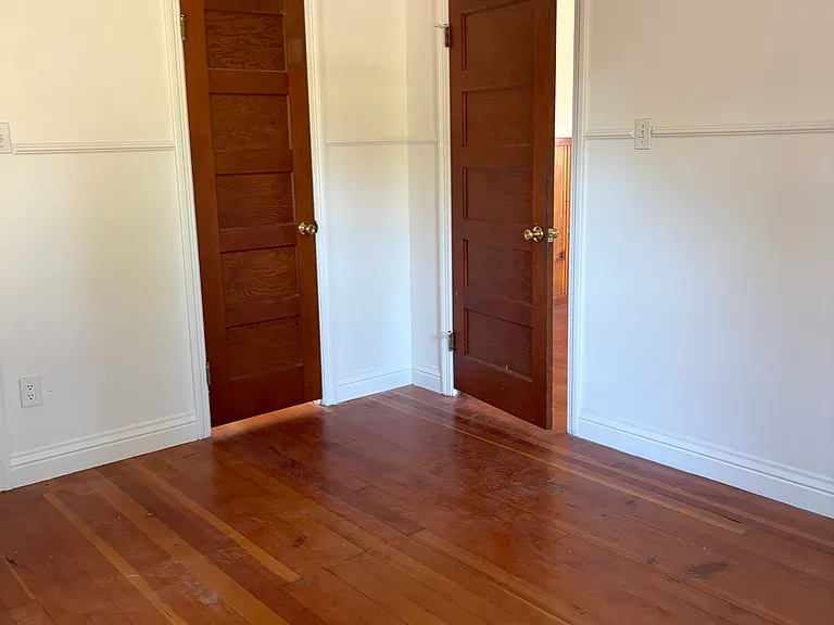 18495 Riverside Dr — Photo 3
