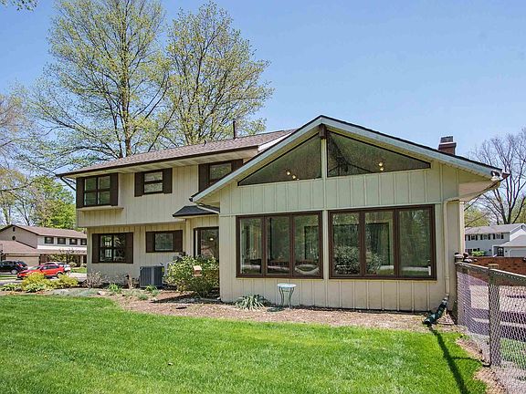 5th image of 5733 Selwyn Ct