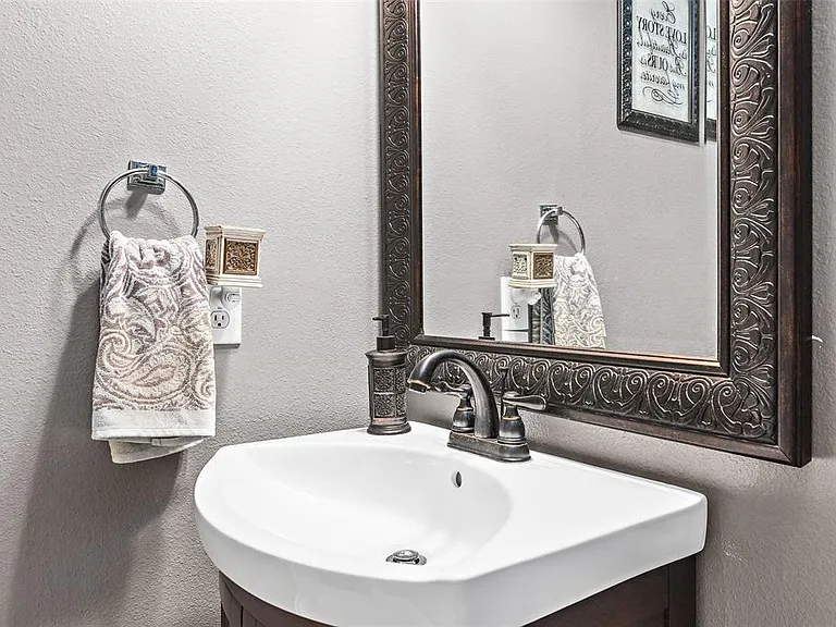 2 Hollow Glen Pl — Photo 9