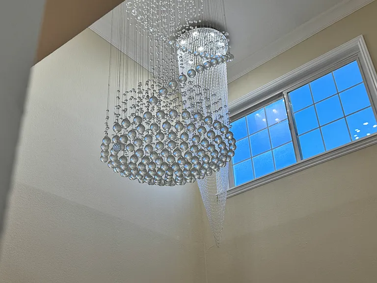 Two Chandliers At Entry