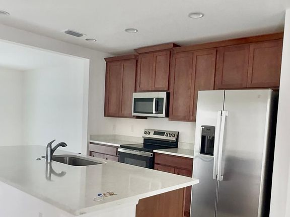2nd image of 1104 Sand Torch Cir