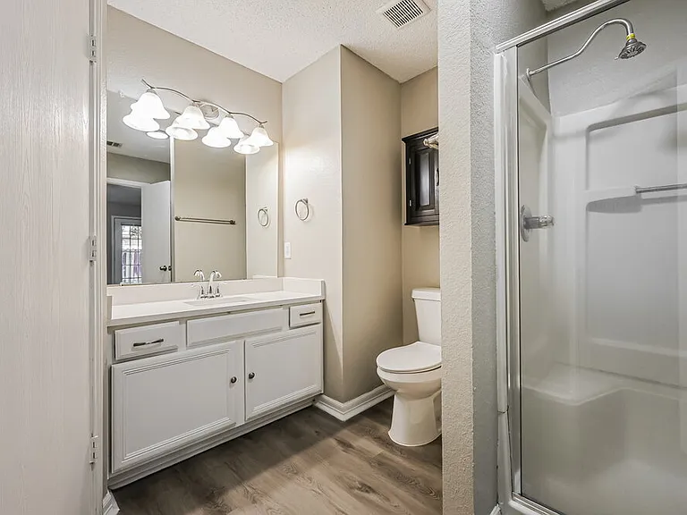 621 Hollyberry Dr — Photo 12