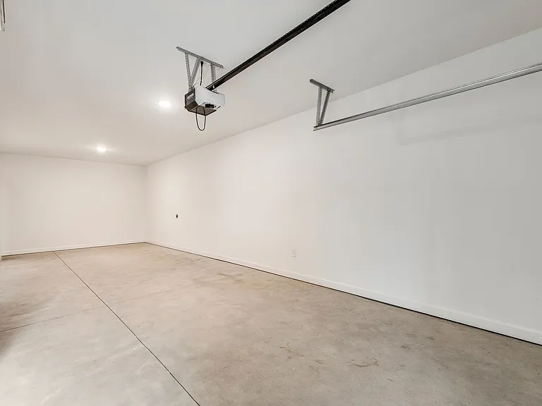 1237 Memorial Dr — Photo 16