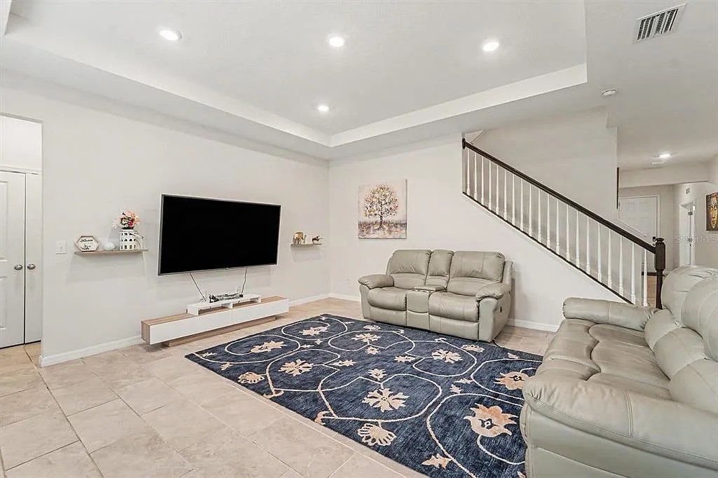 5 bed, 3.5 bath, 3561 sqft, $3,600 — Photo 4