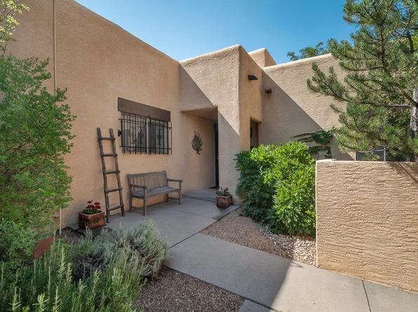 10316 Las Casitas St NE, Albuquerque, NM 87111