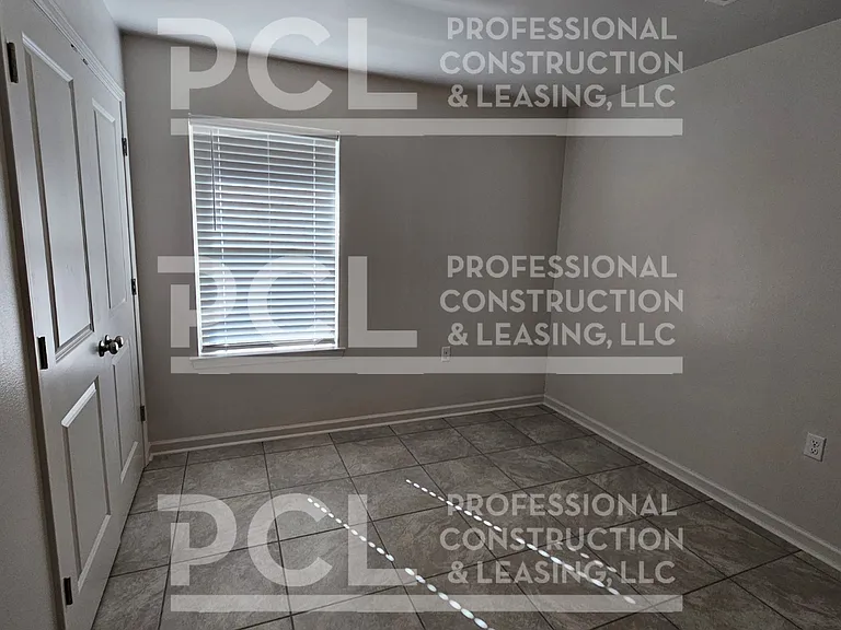 1658 Acadian Dr — Photo 7