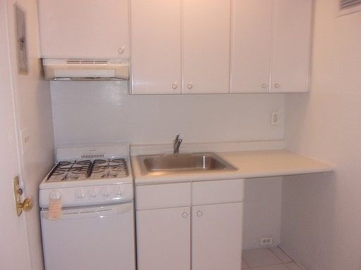 1st image of 150 E 39th St APT 202