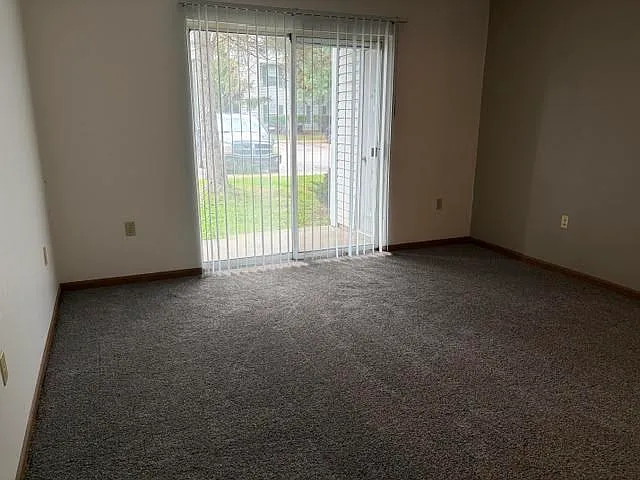3 bed, $1,249 — Photo 3