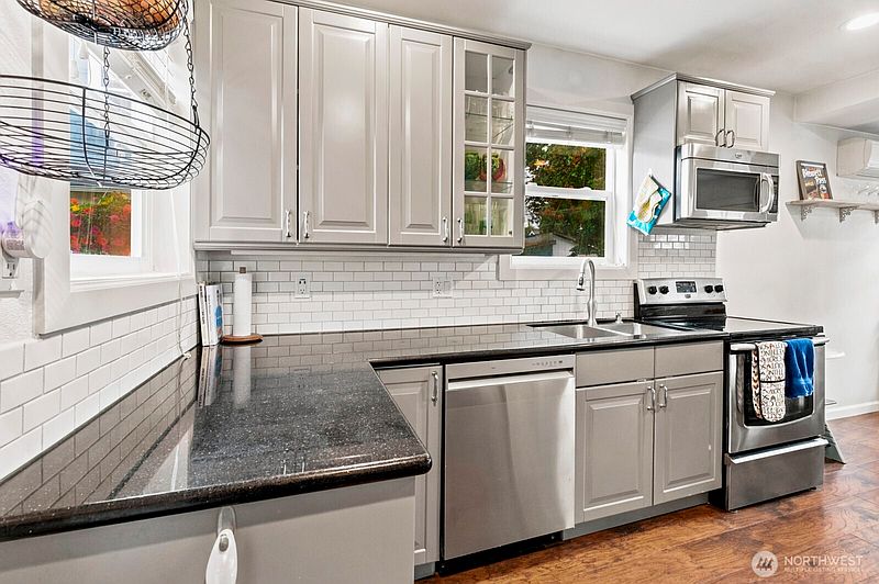 4th image of 3631 E Spokane Street