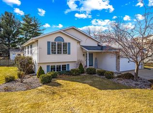 610 Woodbridge Trl, Watertown, WI 53094