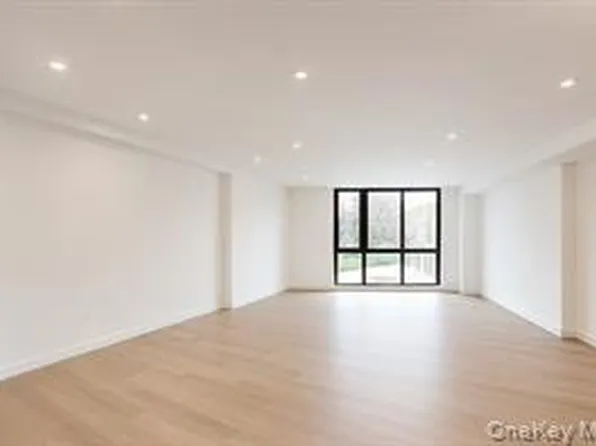 33-01 213th Street image 2 of 7