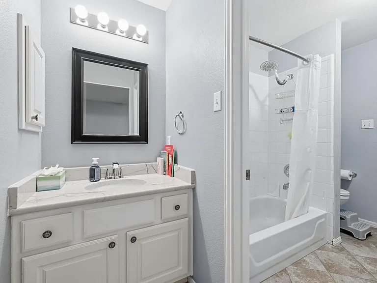 11222 Tracton Ln — Photo 34