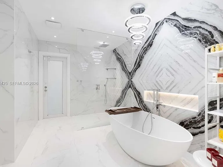 3520 N 32nd Ter — Photo 26