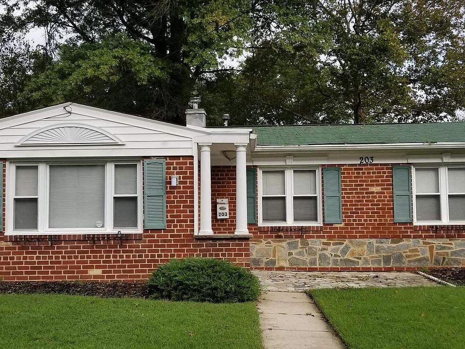 1st image of 203 N Van Buren St
