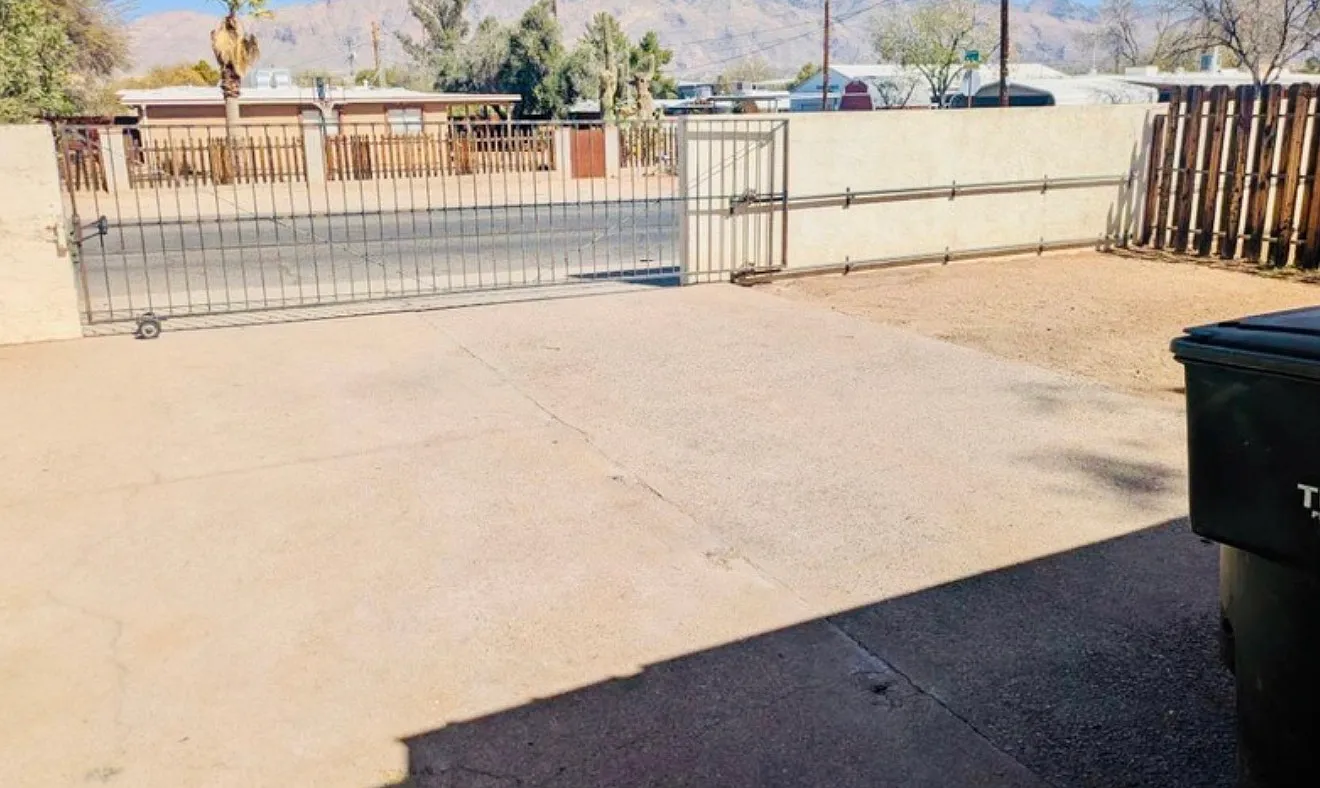 E Greenlee Rd, Tucson — Photo 1