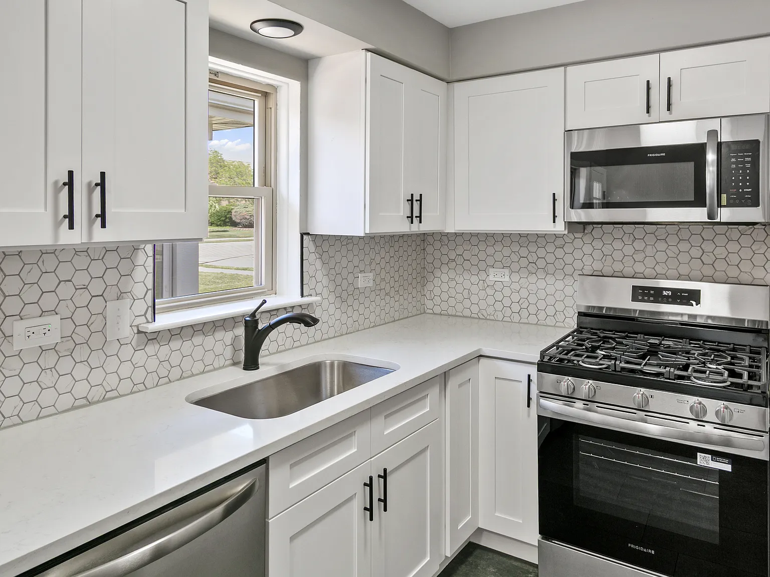 3 bed, 1364 sqft, $2,895 — Photo 4