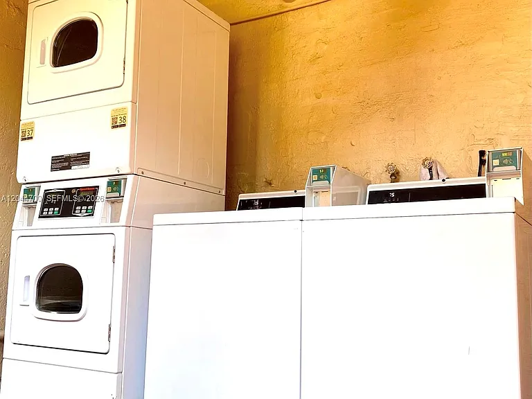 10901 N Kendall Dr #210 — Photo 21