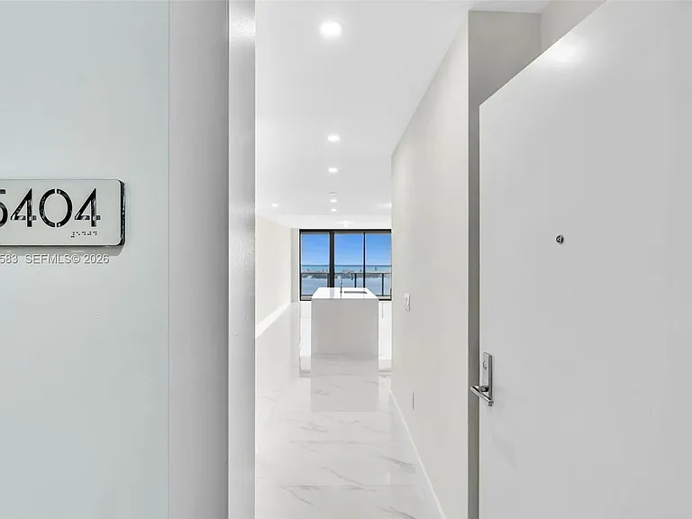 700 NE 24th St #5404 — Photo 3
