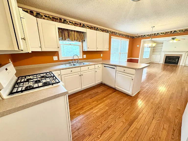 1713 E Main St — Photo 6