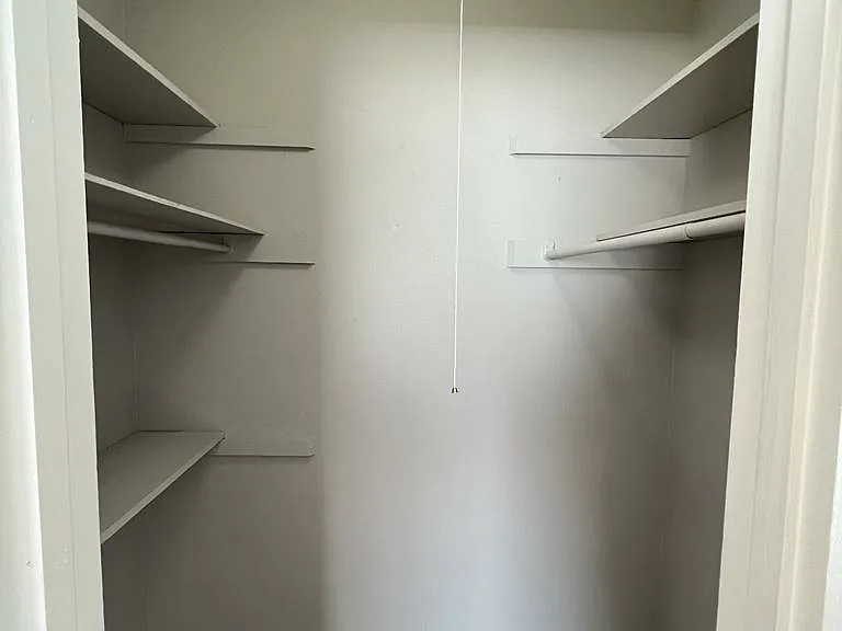 La Hacienda Apartments — Photo 8
