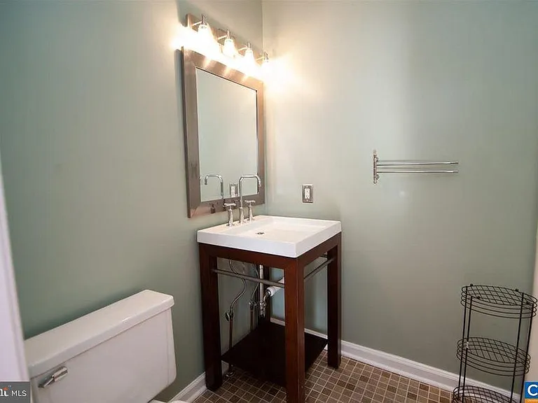 1566 Garden Ct — Photo 16