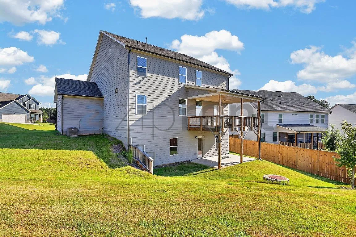 4 bed, 2845 sqft, $2,900 — Photo 4