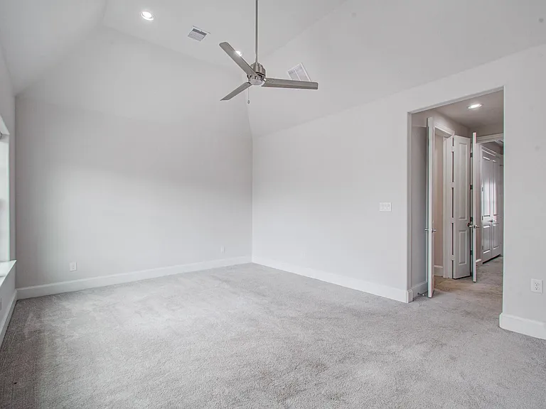 9532 London Bridge Sta — Photo 37