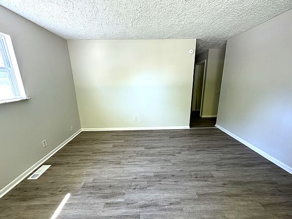 3rd image of 2194 N Riley Ave