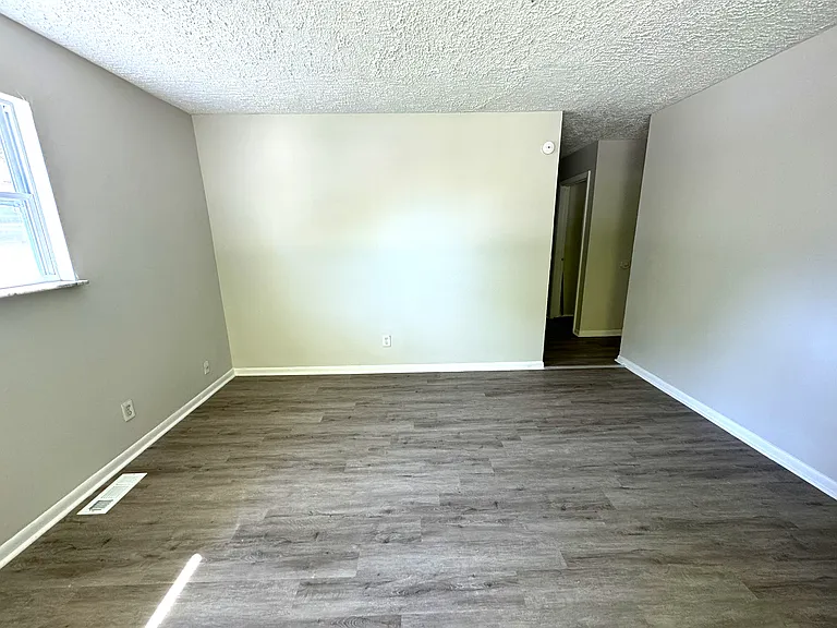 2194 N Riley Ave — Photo 3