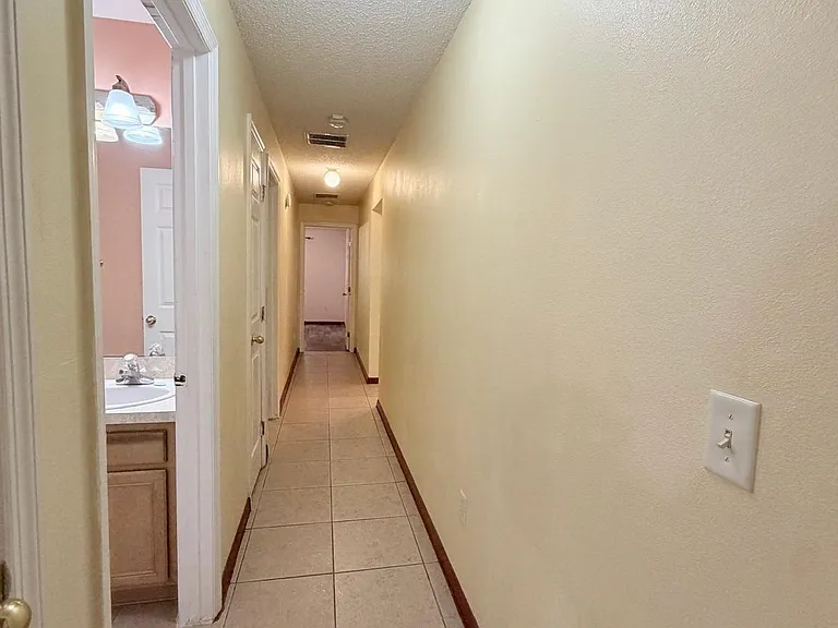 1613 SW Whipple Ave — Photo 34