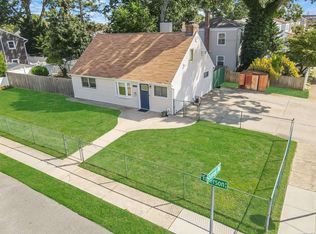 100 N Emerson Ave, Copiague, NY 11726