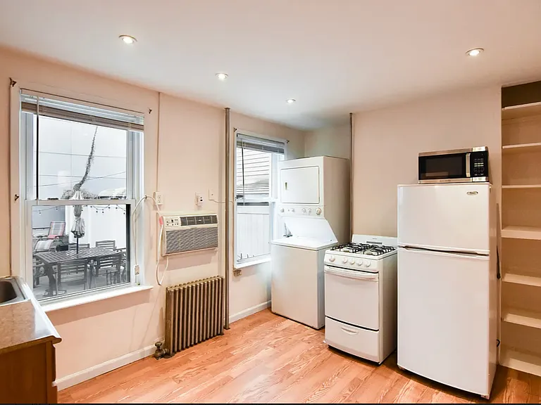 370 Graham Ave #1 — Photo 5