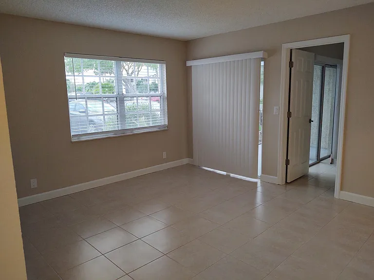 1524 SE Royal Green Cir #Q102 — Photo 6