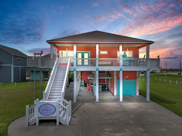 979 Palm Ridge Dr, Crystal Beach, TX 77650