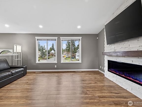 4th image of 2622 168th Street SE