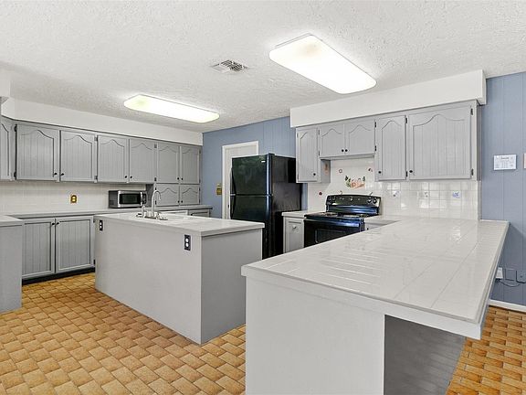 4th image of 3412 Fairway Dr