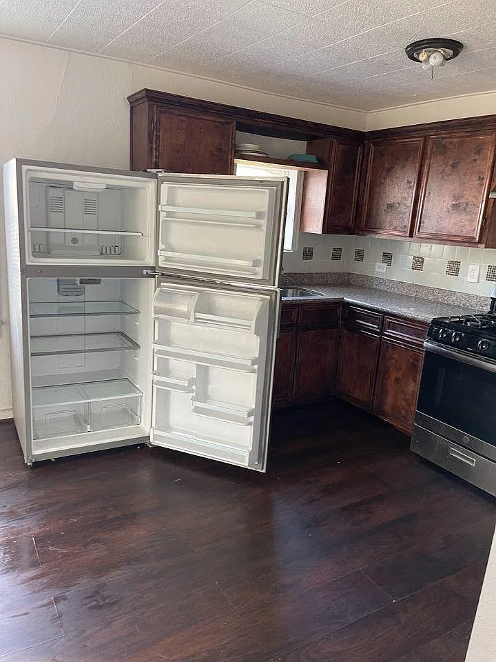 2 bed, $900 — Photo 3
