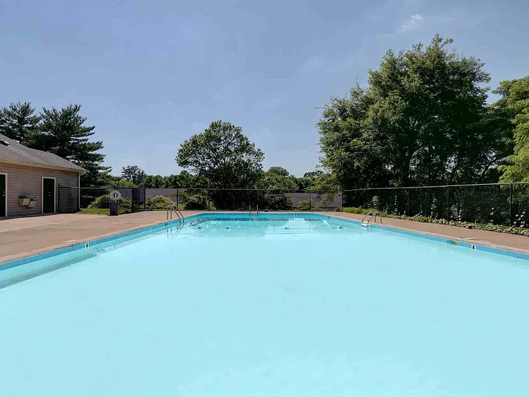 Whispering Oaks — Photo 20