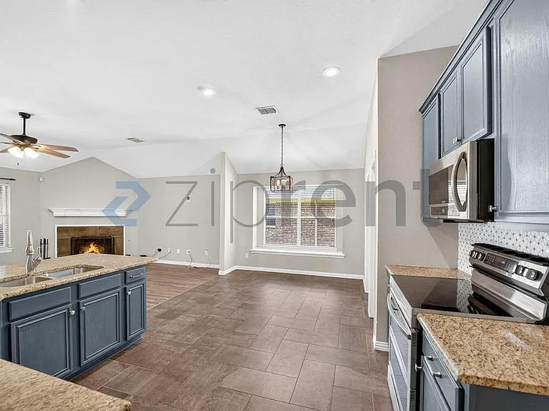 5228 Lake Grove Dr — Photo 12