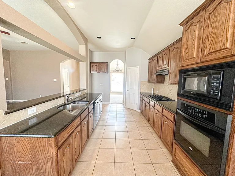 1715 Nestledown Dr — Photo 6