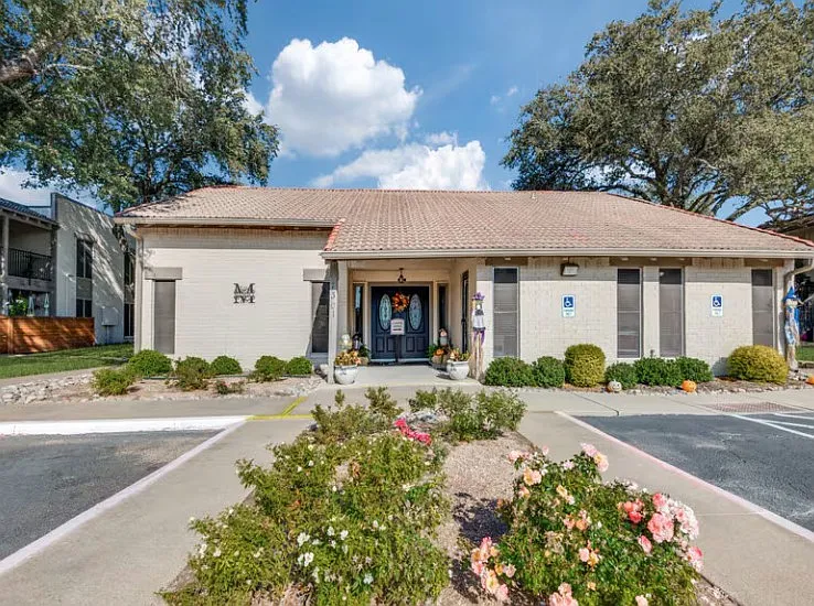 Madeira Apartments — Photo 2