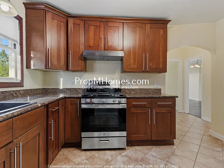 19825 SE Stark St — Photo 9