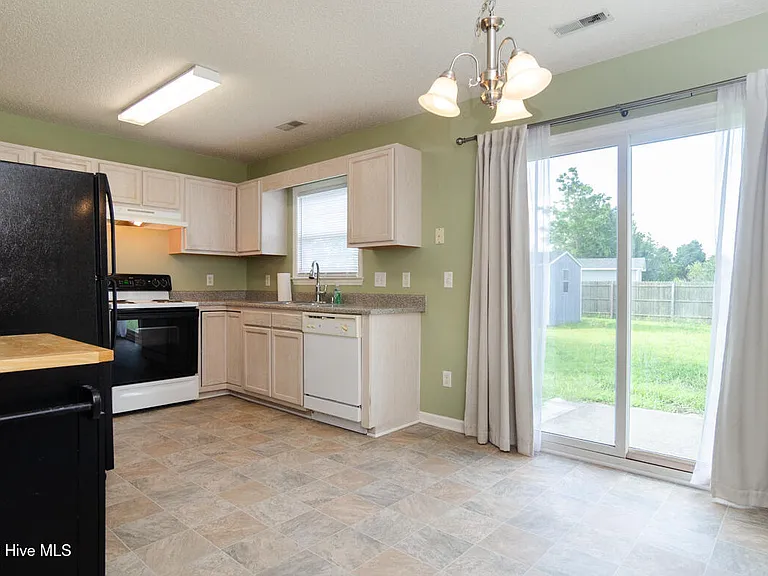 2716 Valor Dr — Photo 9