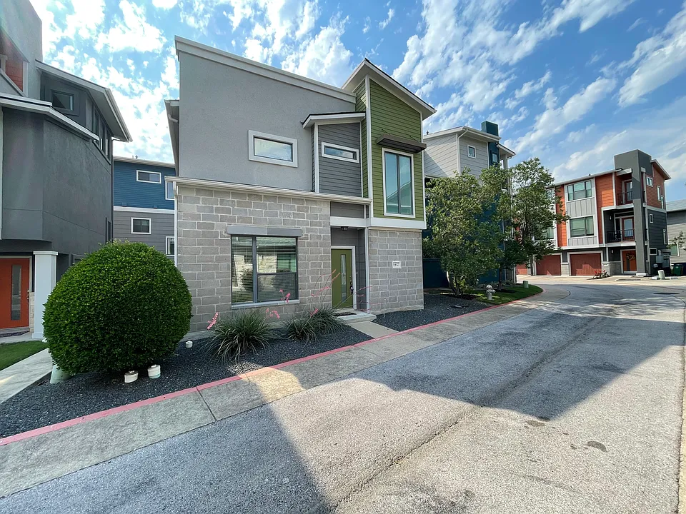 1412 Lorraine Loop
