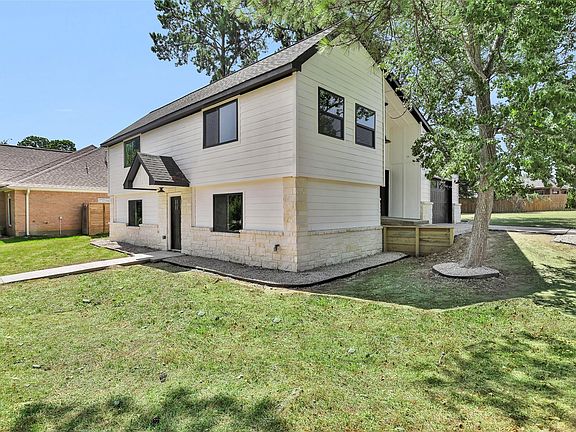 2nd image of 101 April Point Pl